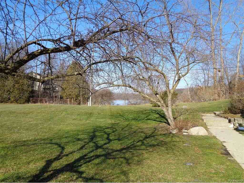 874 N Main St #18 - Photo 2 of 23