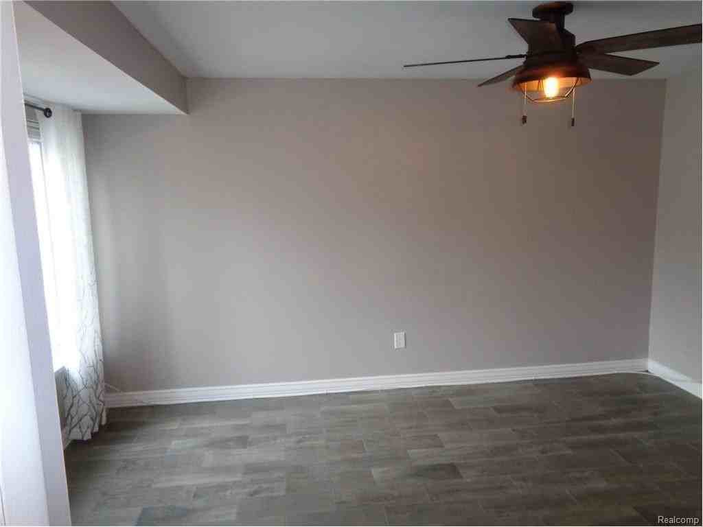 874 N Main St #18 - Photo 3 of 23