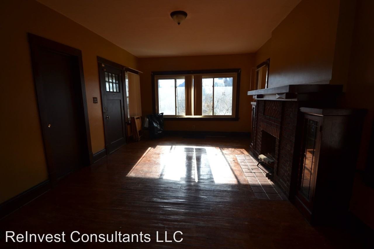 3838 Kirkup Ave - Photo 2 of 15