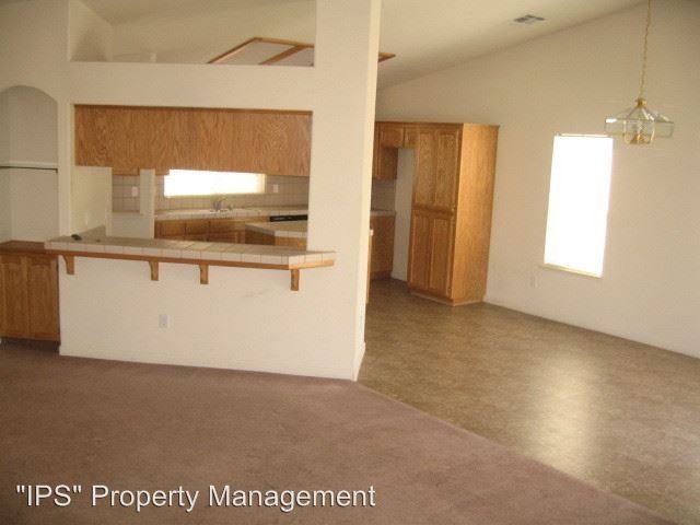 15892 W Sunset Ave - Photo 3 of 19