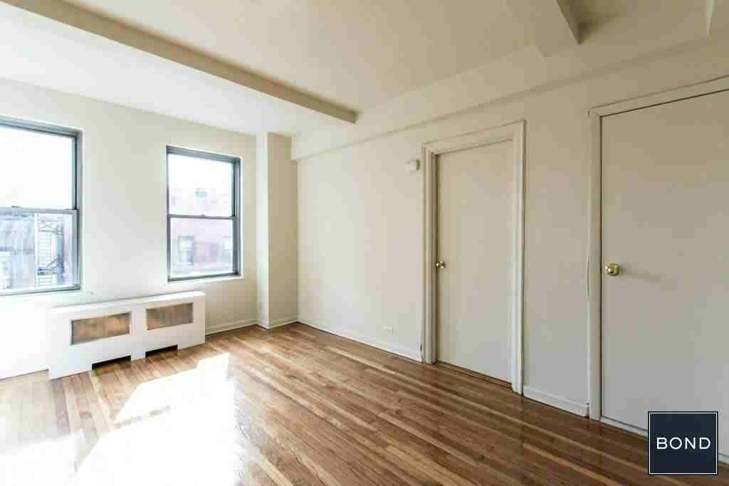 10th Ave & W 50th St ##cm