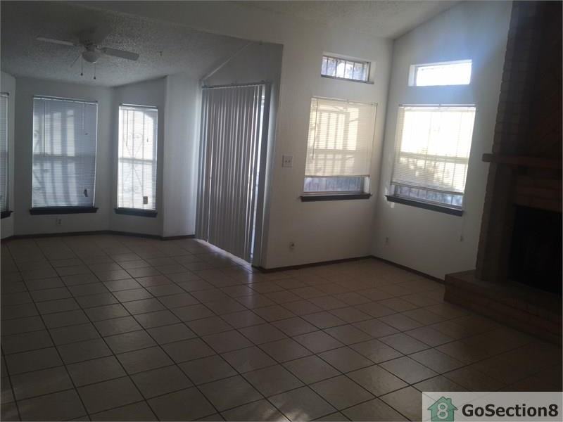 1438 Sierra Bonita Dr - Photo 2 of 3