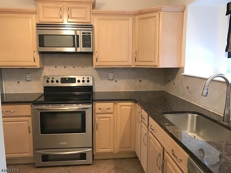 166-80 Longacre Ct - Photo 2 of 16