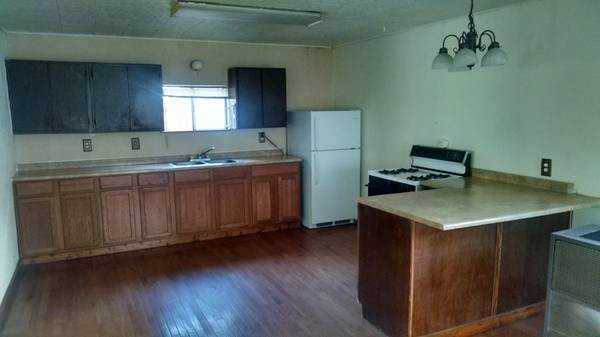 315 1/2 W 6th St - Photo 2 of 3