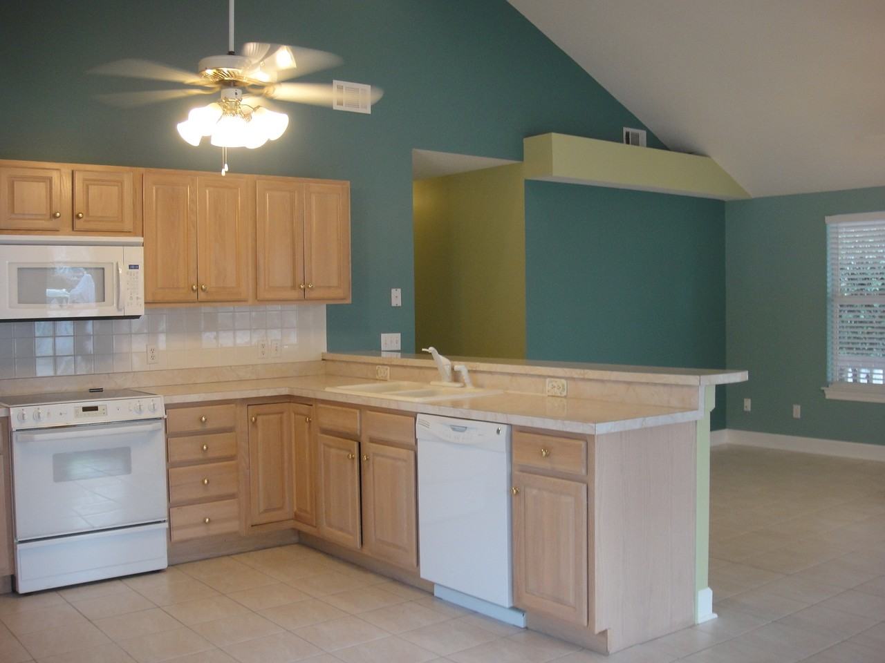 95 Woodward St - Photo 2 of 19