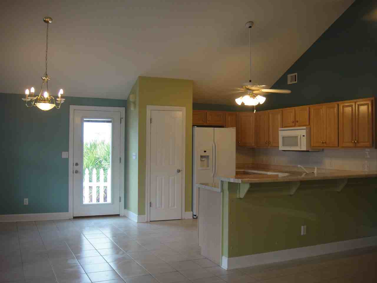 95 Woodward St - Photo 3 of 19