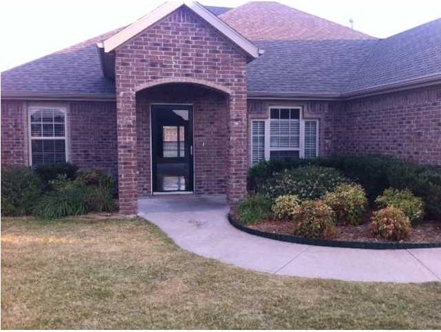 1200 Kensington Dr - Photo 2 of 7