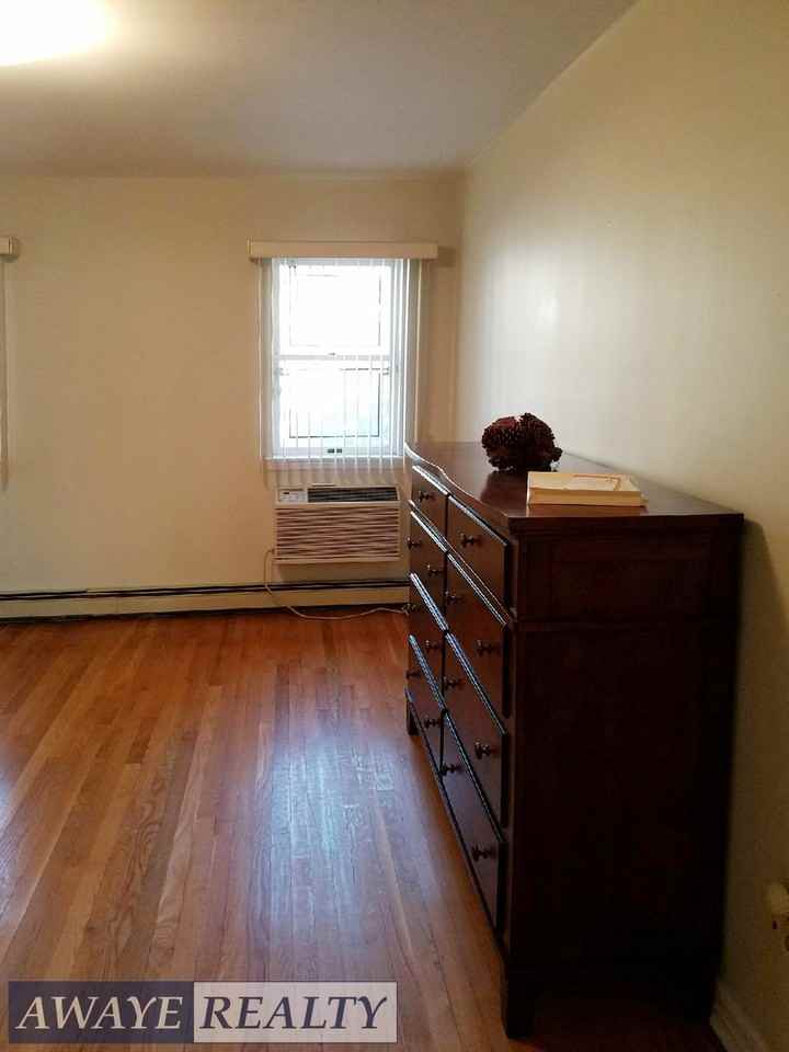 1124 67th Street - Photo 3 of 8