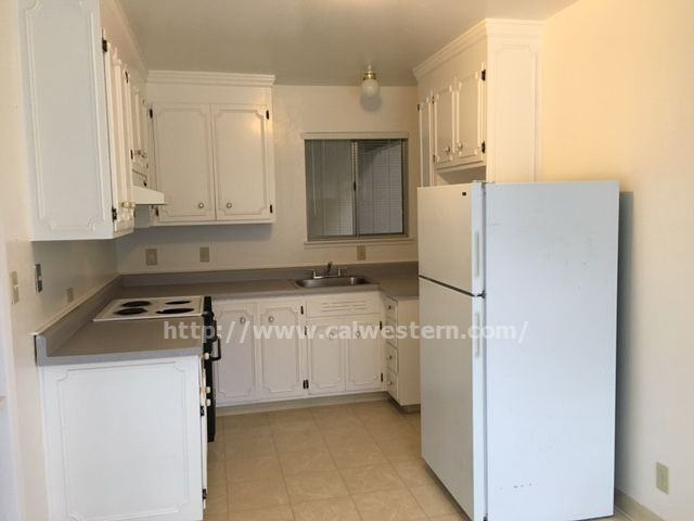 1044 Nottingham Pl - Photo 3 of 9