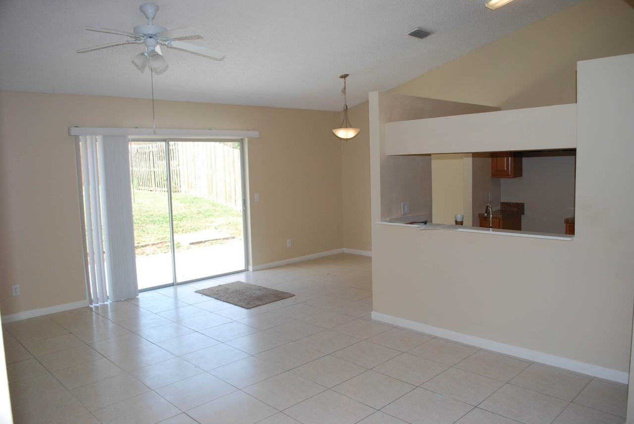 232 Regal Park Dr - Photo 2 of 9