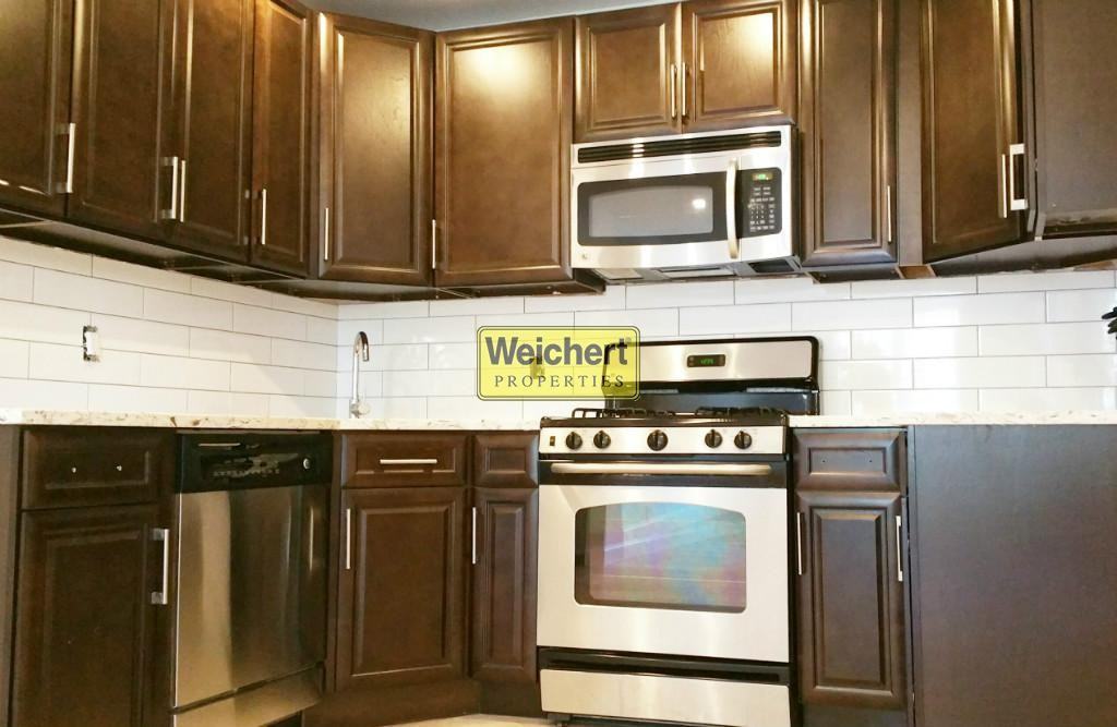 2234 Hering Ave #2B - Photo 3 of 8