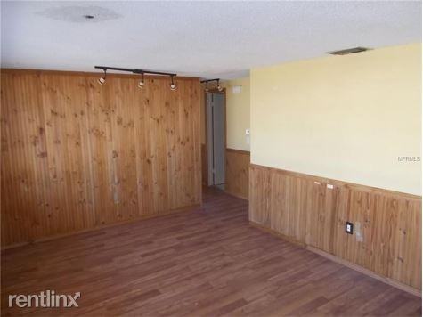 10736 Queens Rd - Photo 2 of 8