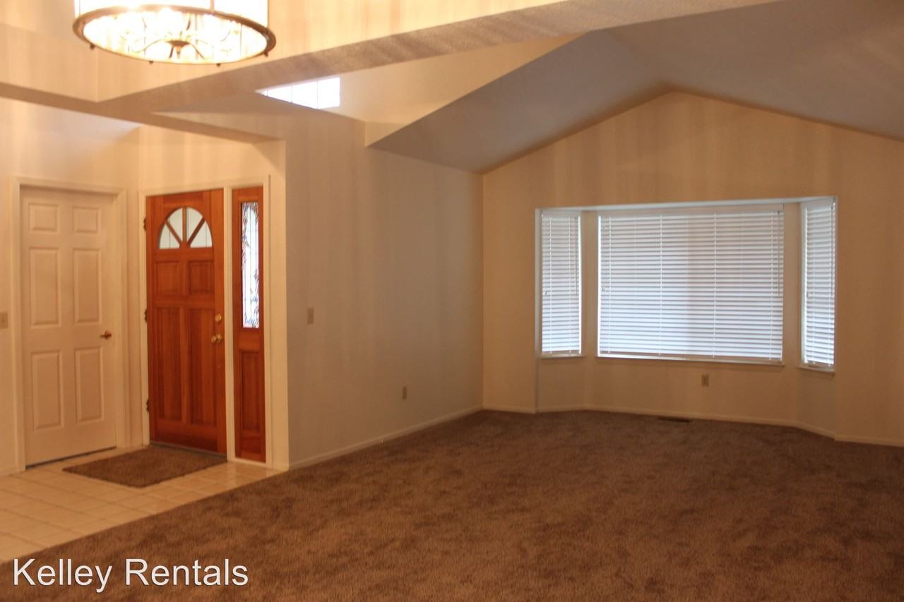 5072 Deerwood Dr - Photo 3 of 19