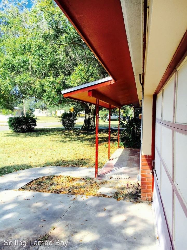 2434 28th St S - Photo 3 of 12