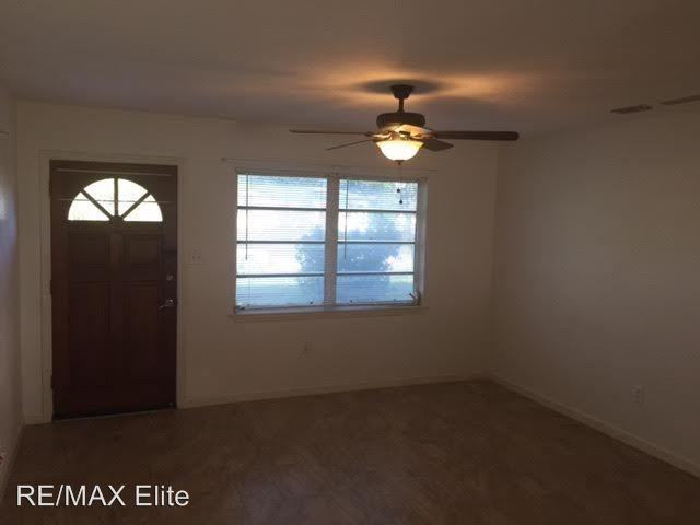 1506 Seabreeze Ln - Photo 3 of 8