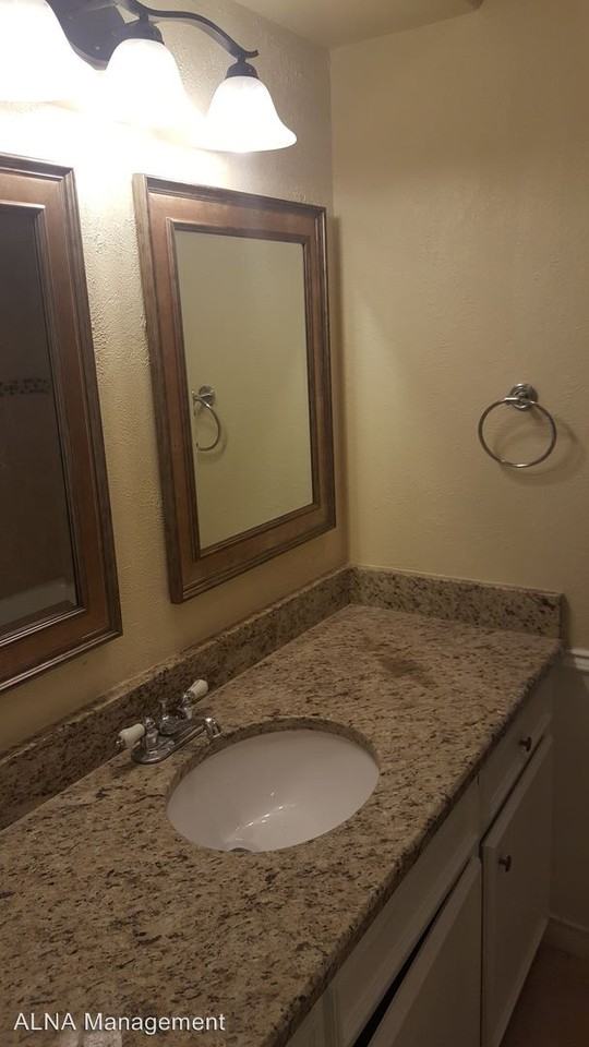 402 Ridgewood Dr - Photo 2 of 11