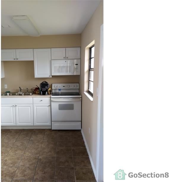 42 Queens Ct - Photo 2 of 6