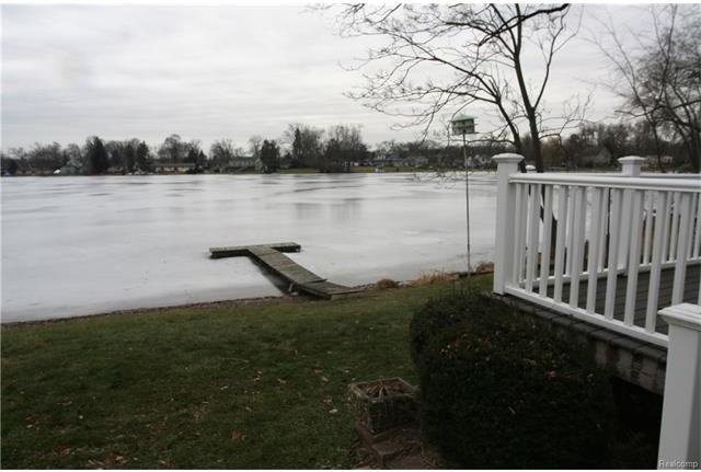 9385 Mandon Rd - Photo 3 of 28