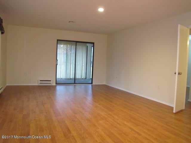 180 Amberly Dr - Photo 3 of 14