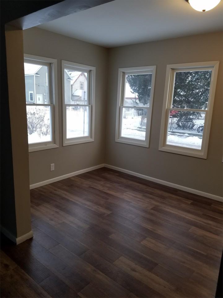 1413 12th Ave NE #1 - Photo 3 of 16