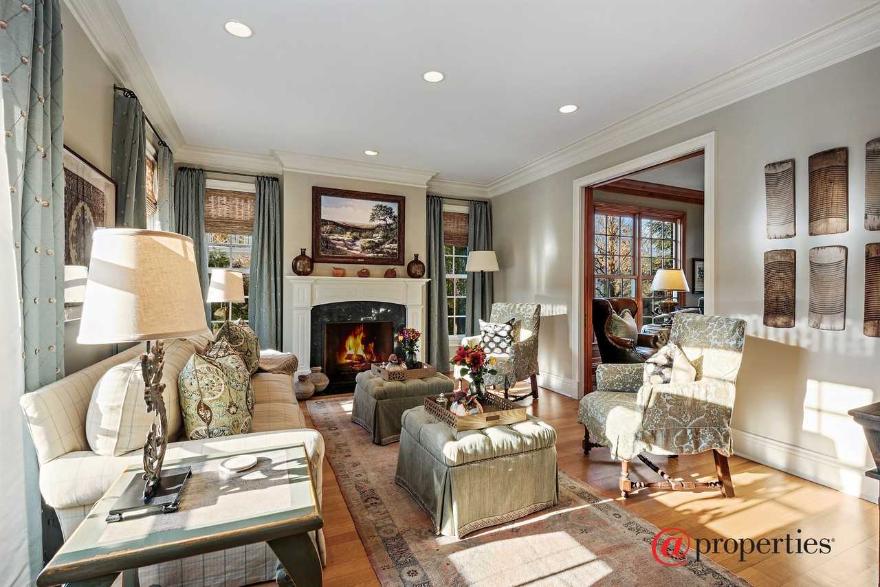 537 Abbotsford Rd - Photo 3 of 27