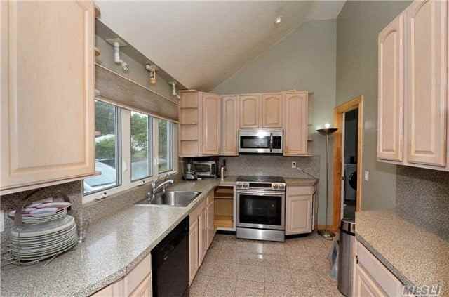 422 Lake Ave S - Photo 3 of 19