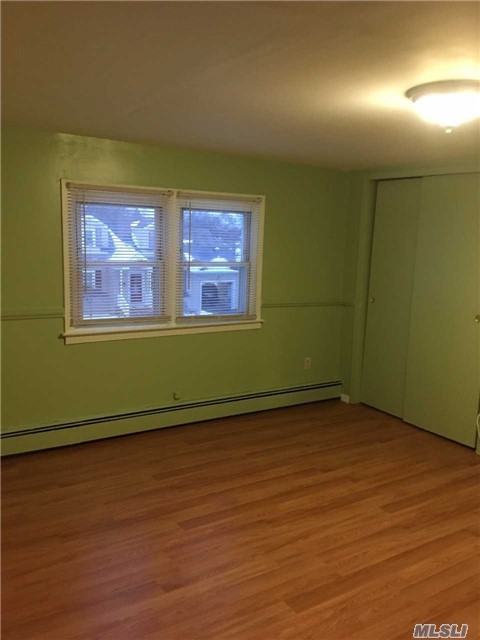 411 Greenlawn Terrace - Photo 3 of 6