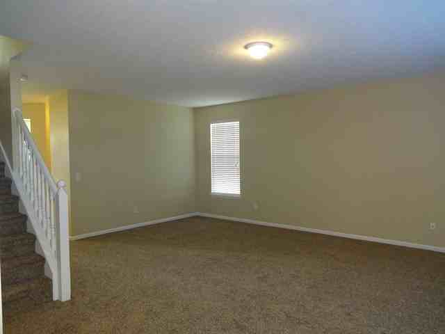 10546 Hunters Crossing Blvd - Photo 2 of 19