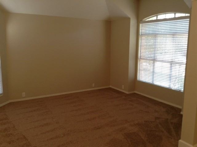 1620 Lansdale Dr - Photo 3 of 11