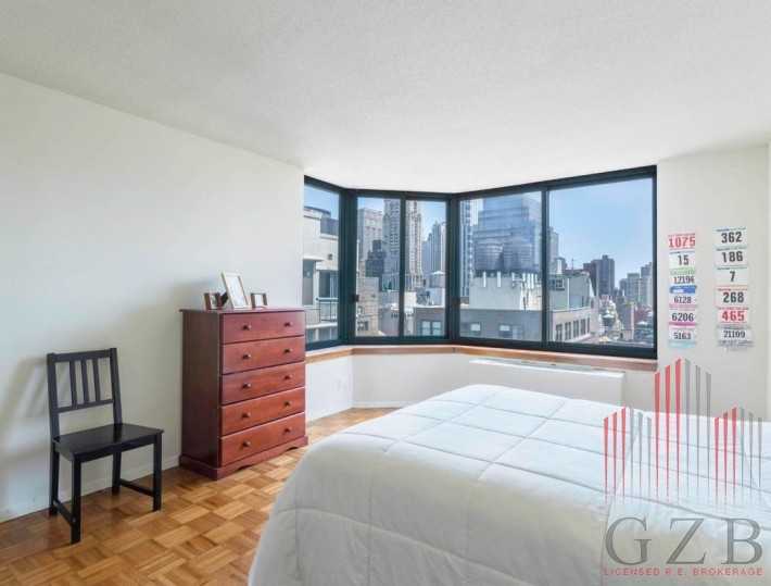 924 6th Ave 24B - Photo 2 of 3