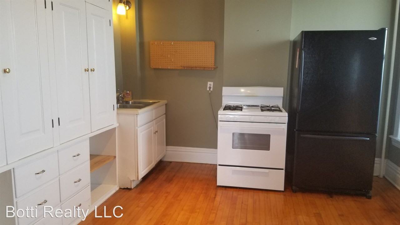 512 Market St #1 - Photo 3 of 11