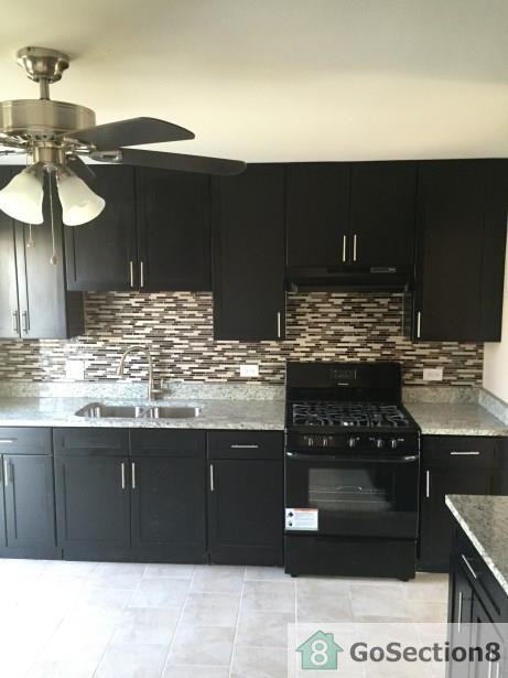 15529 Elm St - Photo 2 of 3