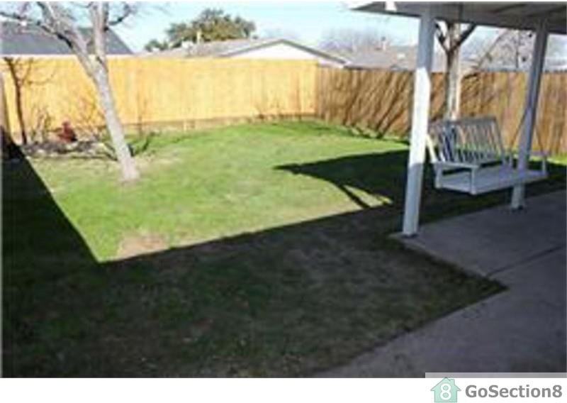 5049 Crawford Dr - Photo 2 of 10