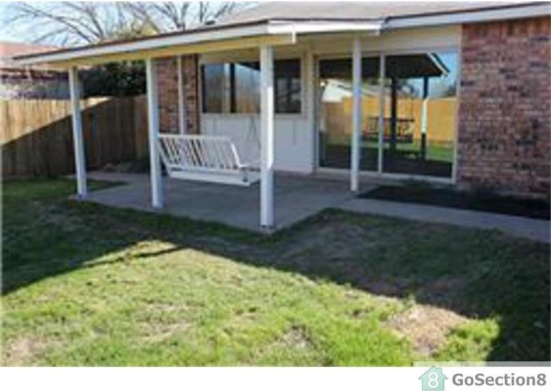 5049 Crawford Dr - Photo 3 of 10