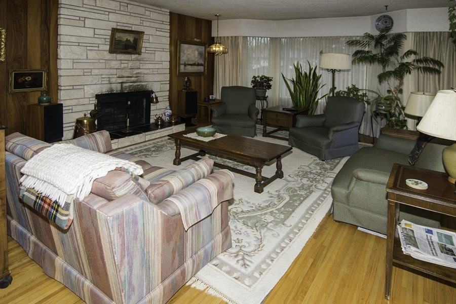 10871 Roselea Crescent - Photo 3 of 12