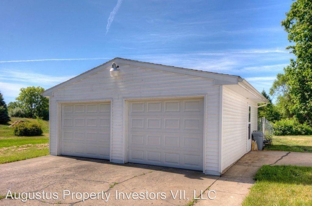 18275 Cavanaugh Lake Rd - Photo 3 of 19