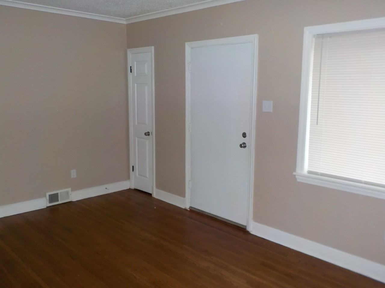 1010 W Gloria Rd - Photo 3 of 15