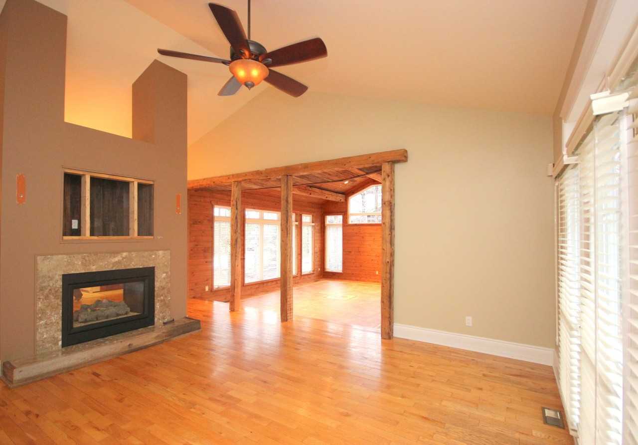 1249 Barnwell Crescent - Photo 3 of 12