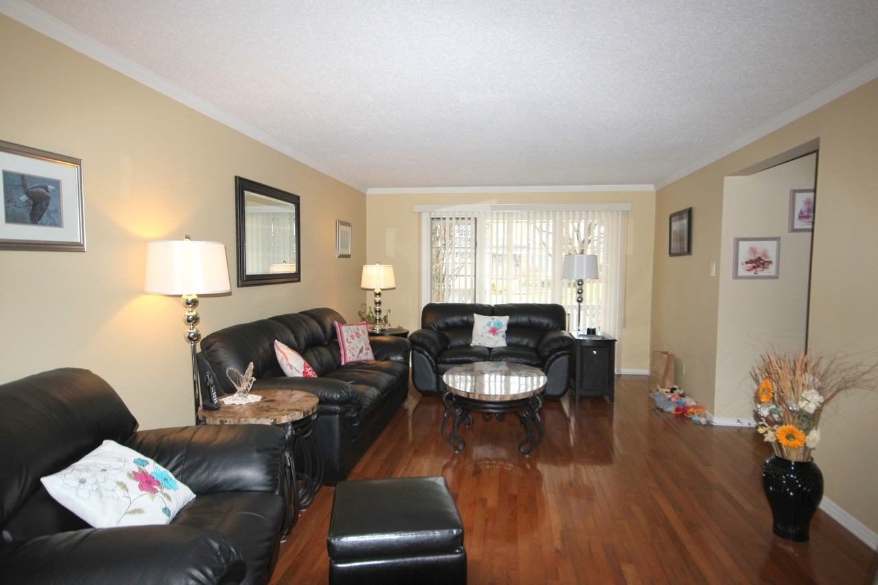 525 Conifères Cres - Photo 2 of 12
