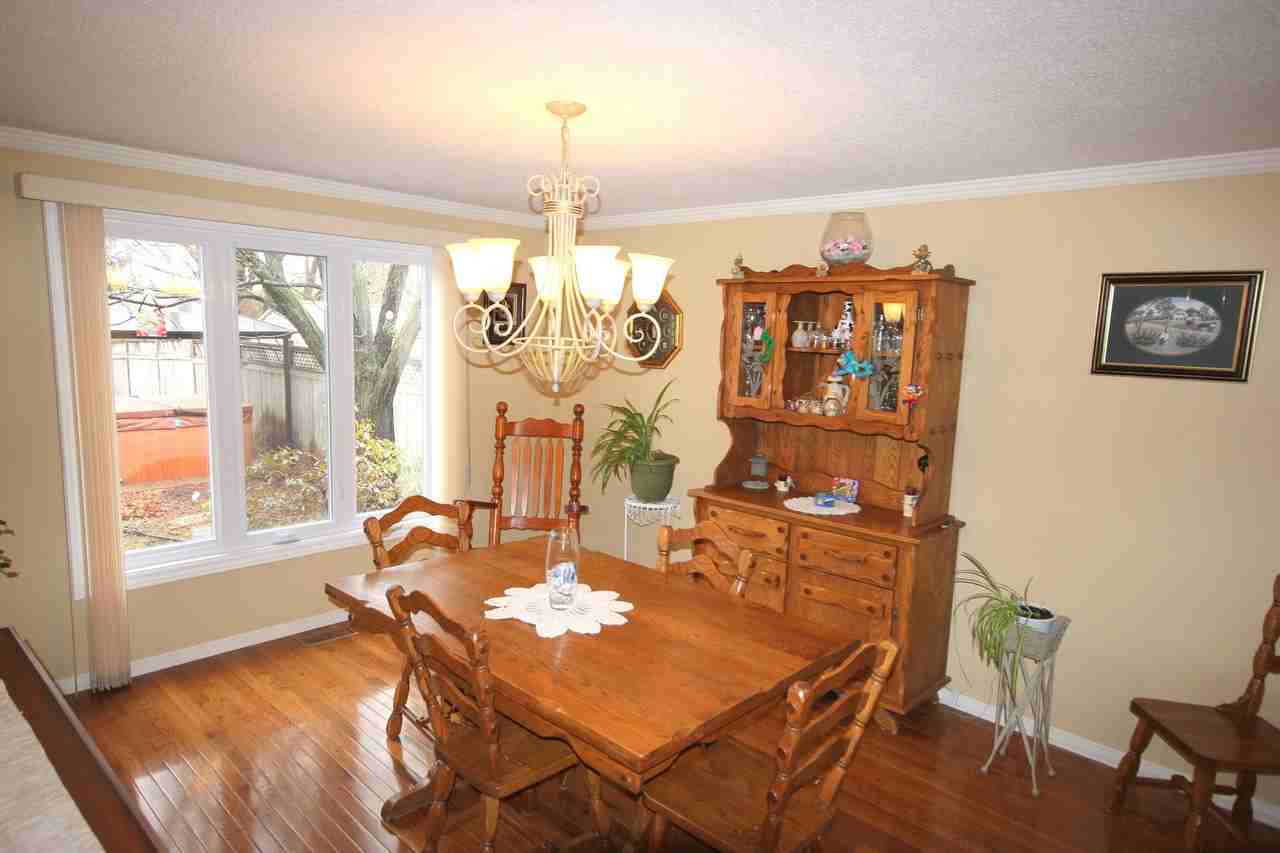 525 Conifères Cres - Photo 3 of 12