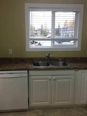 555-523 Dunluce Rd NW - Photo 3 of 17