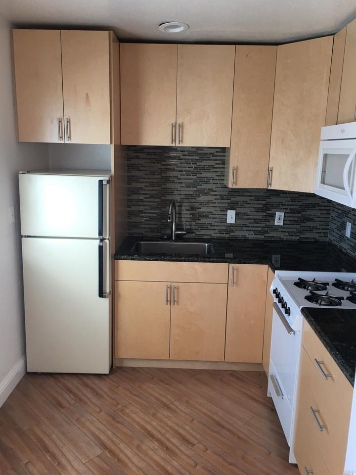 513 Mission Ave - Photo 3 of 6