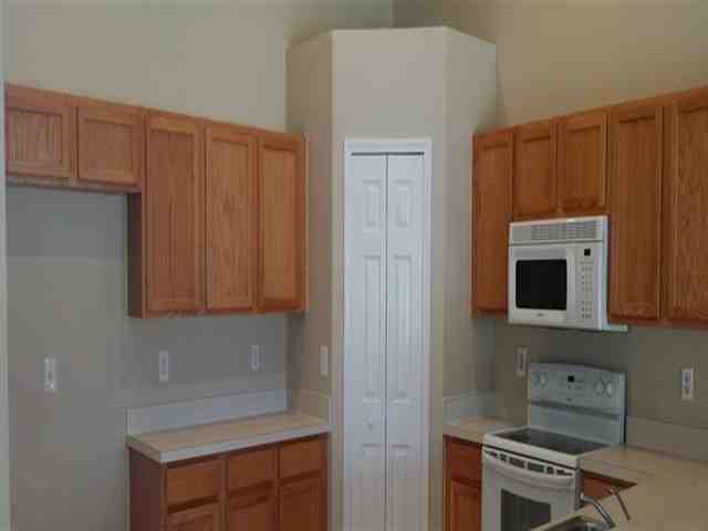1007 Sandhill St - Photo 3 of 13