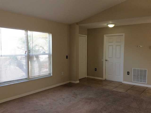 915 Leeward Dr - Photo 2 of 15