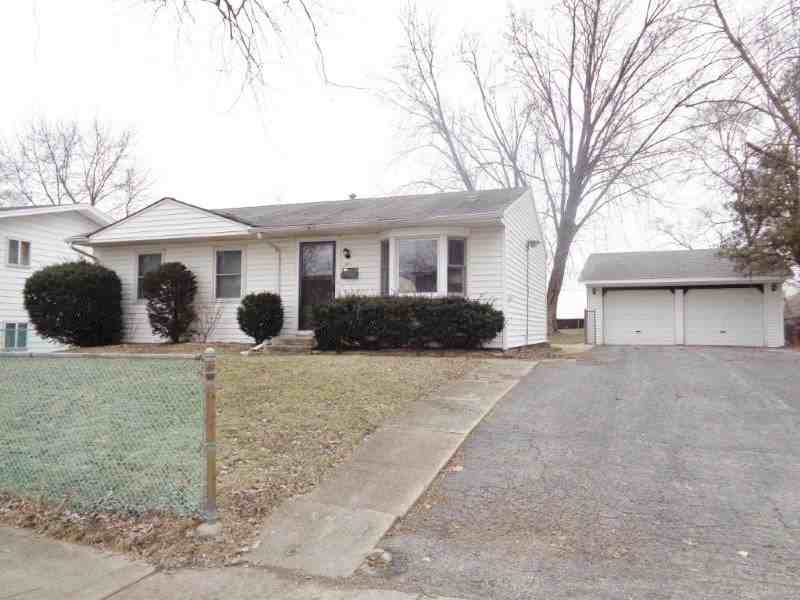 671 Marine Dr - Photo 2 of 17