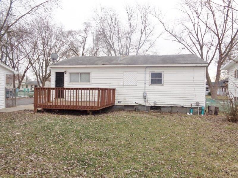 671 Marine Dr - Photo 3 of 17