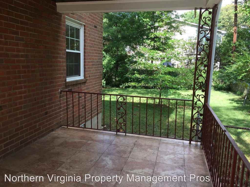 4763 Arlington Blvd - Photo 3 of 37