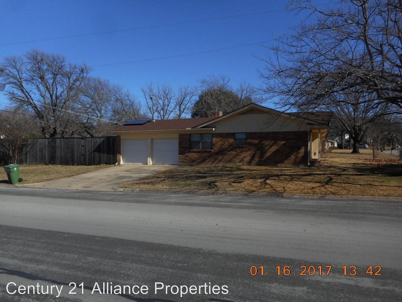 7701 Terry Dr - Photo 3 of 32