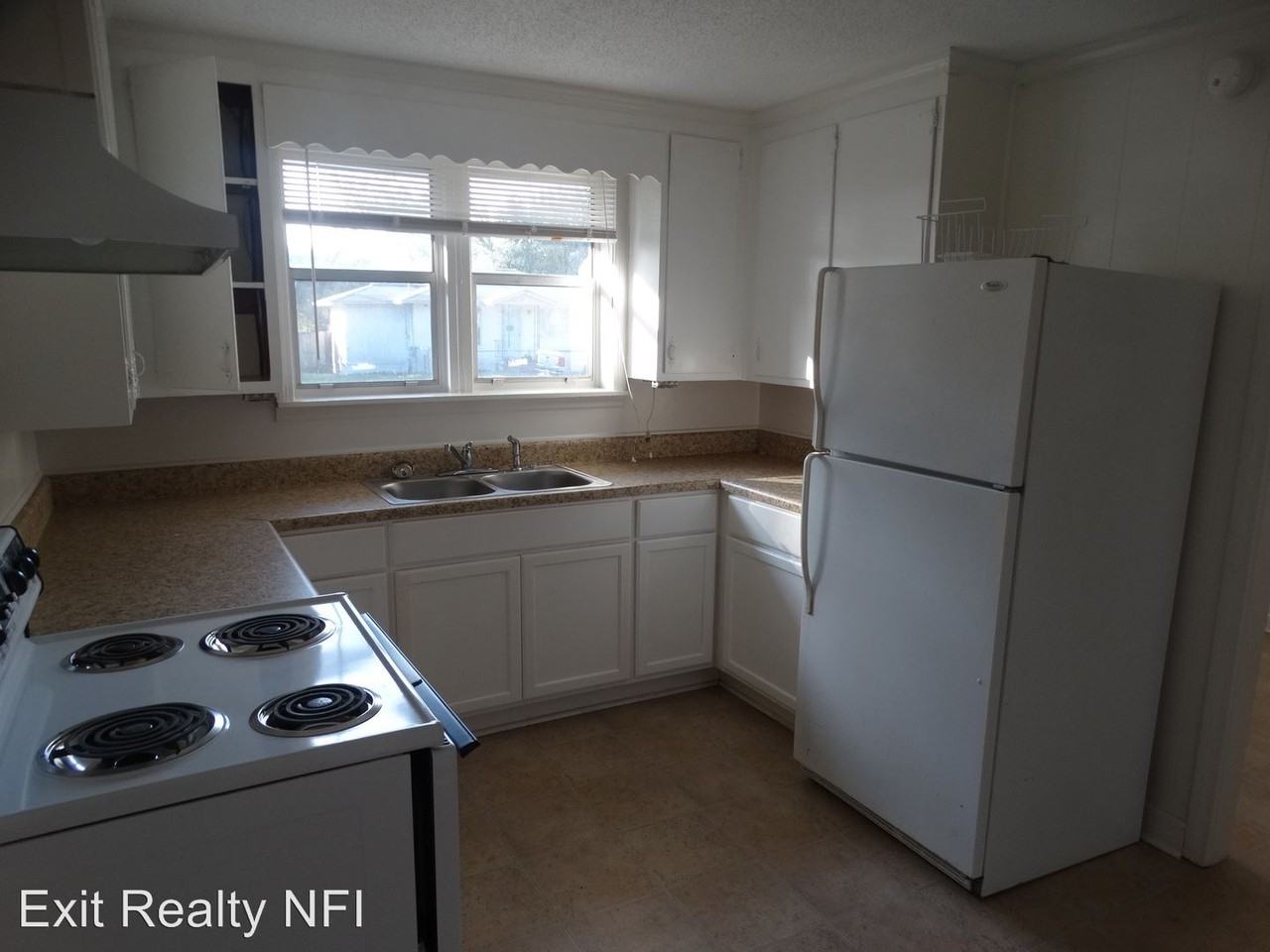 438 Okaloosa Ave - Photo 3 of 15