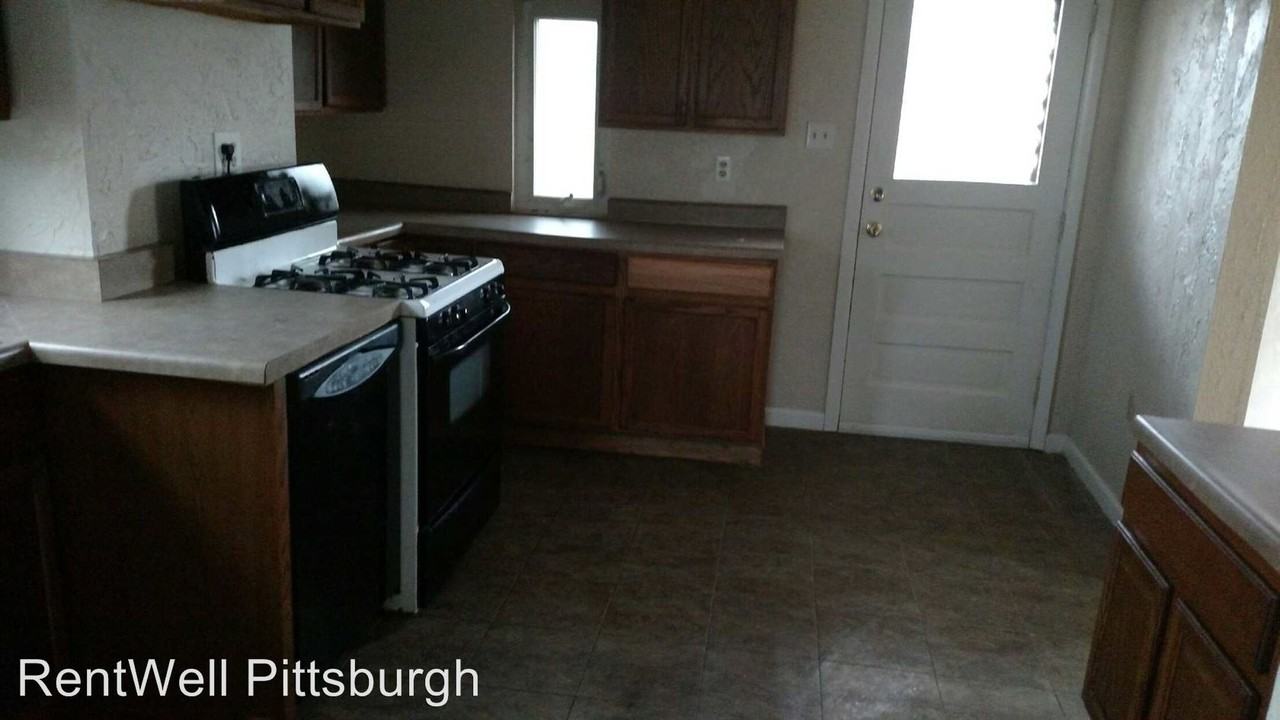 22 Leslie St - Photo 3 of 10